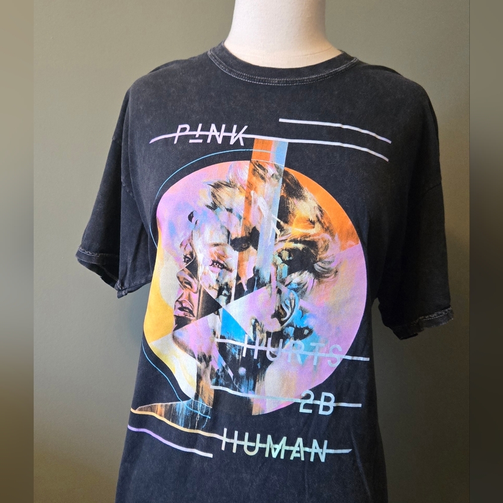 PINK Beautiful Trauma World Tour - Hurts 2 B Human T-shirt